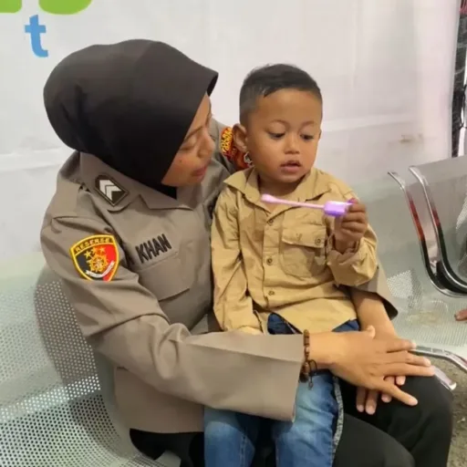 Polisi Temukan Anak Hilang di Asia Plaza Garut, Berhasil Dipertemukan Sang Ibu