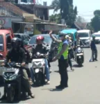 Antisipasi Kepadatan Arus Mudik, Polres Garut Terapkan Rekayasa Lalin One Way Di Jalur Limbangan-Malangbong