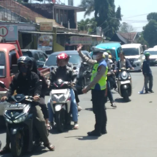 Antisipasi Kepadatan Arus Mudik, Polres Garut Terapkan Rekayasa Lalin One Way Di Jalur Limbangan-Malangbong