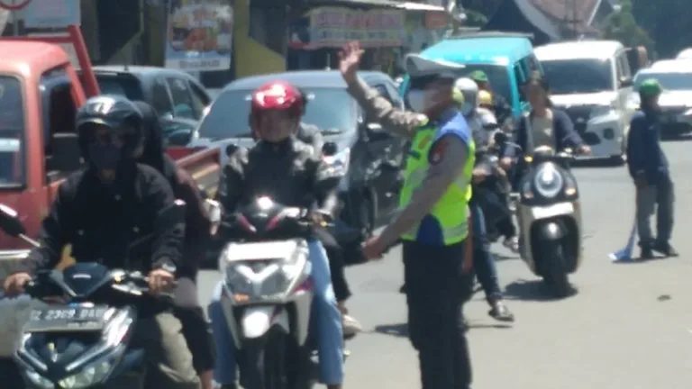 Antisipasi Kepadatan Arus Mudik, Polres Garut Terapkan Rekayasa Lalin One Way Di Jalur Limbangan-Malangbong