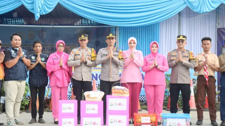 Bhayangkari Garut Peduli, Kapolres Dan Ketua Bhayangkari Kunjungi Pos Pam OPS Ketupat Lodaya 2026