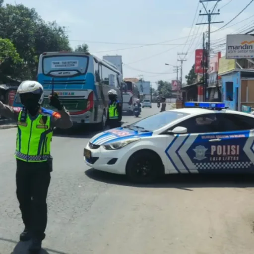 Arus Mudik Meningkat, Polres Garut Lakukan 6 Kali One Way Di Jalur Limbangan-Malangbong