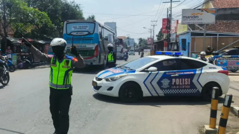 Arus Mudik Meningkat, Polres Garut Lakukan 6 Kali One Way Di Jalur Limbangan-Malangbong