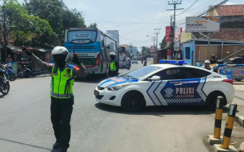 Arus Mudik Meningkat, Polres Garut Lakukan 6 Kali One Way Di Jalur Limbangan-Malangbong