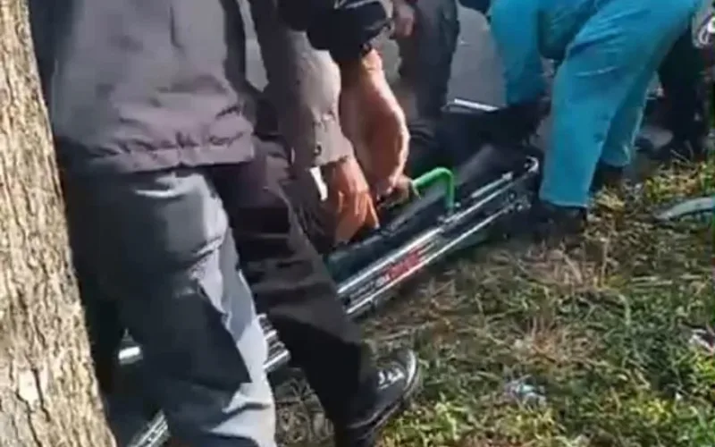 Anggota Polsek Banyuresmi Sigap Tangani Laka Lantas Di Jalan Patrol