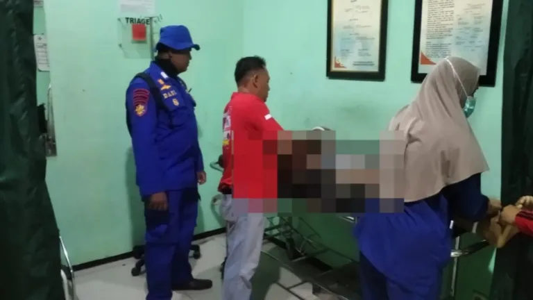 Satpolairud Polres Garut Evakuasi Wisatawan Tenggelam Di Pantai Selatan