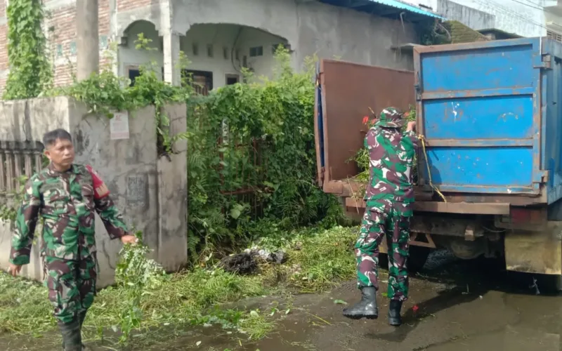 Koramil 1408-12/Tamalanrea Gelar Karya Bhakti, Antisipasi Banjir di Musim Hujan Dikelurahan Buntusu Kecamatan Tamalanrea