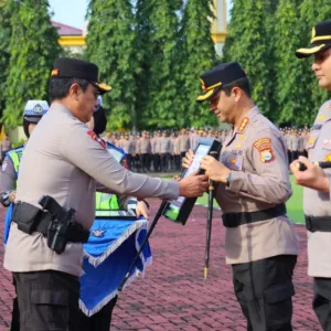 Penyerahan Penghargaan Pelaksanaan Operasi Ketupat 2026, Kapolda Sulsel Apresiasi Kinerja Polres Jajaran