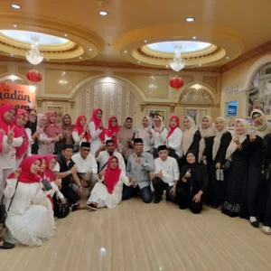 Majelis Taklim Alumni SMK YPLP PGRI 1 Makassar Gelar Buka Puasa Bersama dan Berbagi Takjil, Pererat Silaturahmi di Bulan Ramadan
