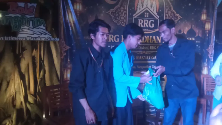 RuangRakyatGarut (RRG) Berikan Santunan Sembako dan Uang Tunai kepada 17 Anak Yatim dan Kaum Duafa