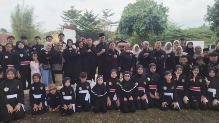 Asep Mulyana Pimpin SMI Garut Berbagi Takjil, Wujud Kepedulian