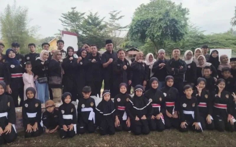 Asep Mulyana Pimpin SMI Garut Berbagi Takjil, Wujud Kepedulian