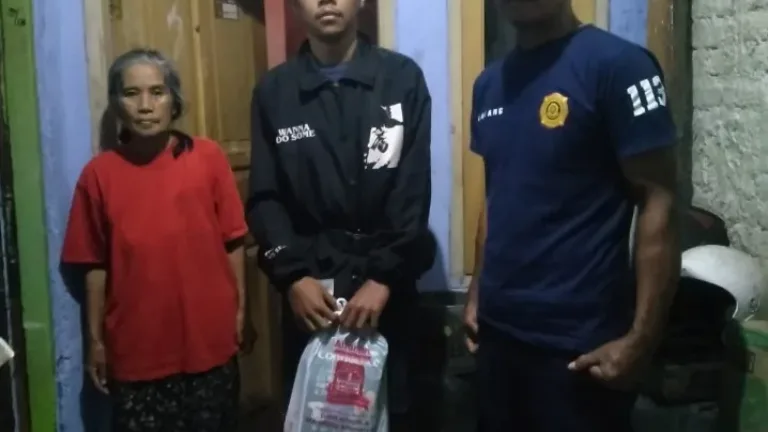 Warga Alami Ketakutan Saat Perjalanan Malam, Damkar Garut Sigap Beri Pertolongan