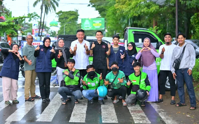 Safari Berkah Bersama Tim Bersih Bersih Masjid : Berbagi Kebahagiaan dan Makan Gratis untuk Masyarakat dan Pengguna Jalan   