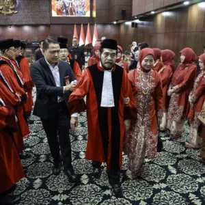 Anwar Usman Pingsan Usai Purnabakti di MK, Momen Mengejutkan
