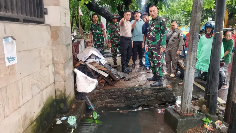 Koramil 1408-05/Mariso Gelar Karya Bakti Bersama Warga, Wujudkan Lingkungan Bersih dan Sehat