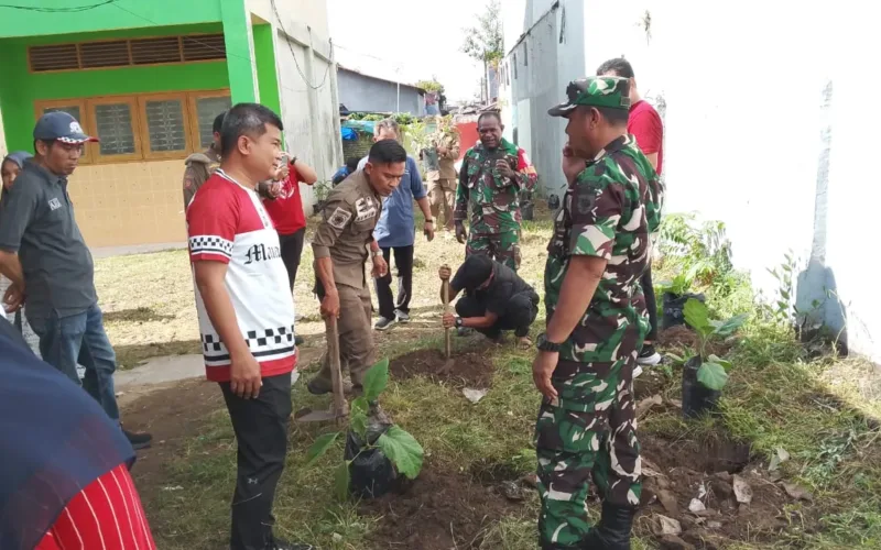 KORAMIL 06/Mamajang Bersinergi Dengan Pemerintah Dan Masyarakat Gelar Karya Bakti Bersihkan Lingkungan Dan Tanam Pohon Di Sekitar Kanal Kompleks Marinda