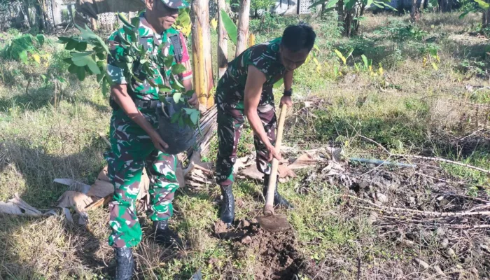 Wujud Kepedulian Lingkungan, Koramil 1408-12/Tamalanrea Gelar Karya Bhakti Penanaman Pohon Antisipasi Banjir