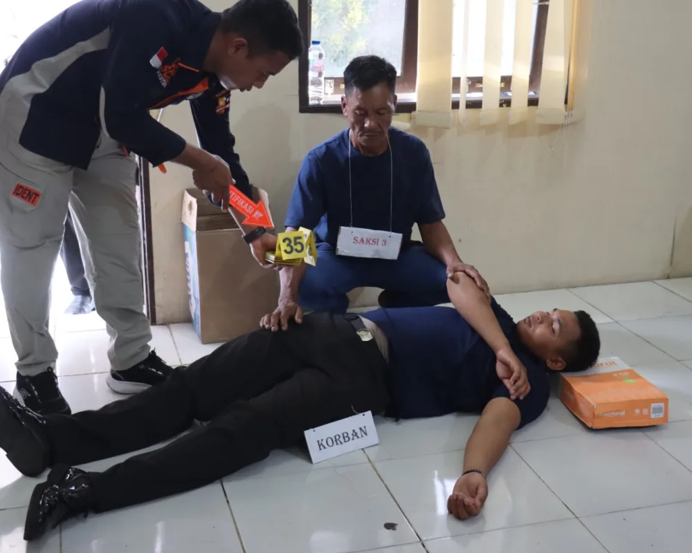 Polres Pasaman Barat Gelar Rekonstruksi, Pelaku Peragakan 36 Adegan Pembunuhan Dan Pencurian Di Koto Balingka
