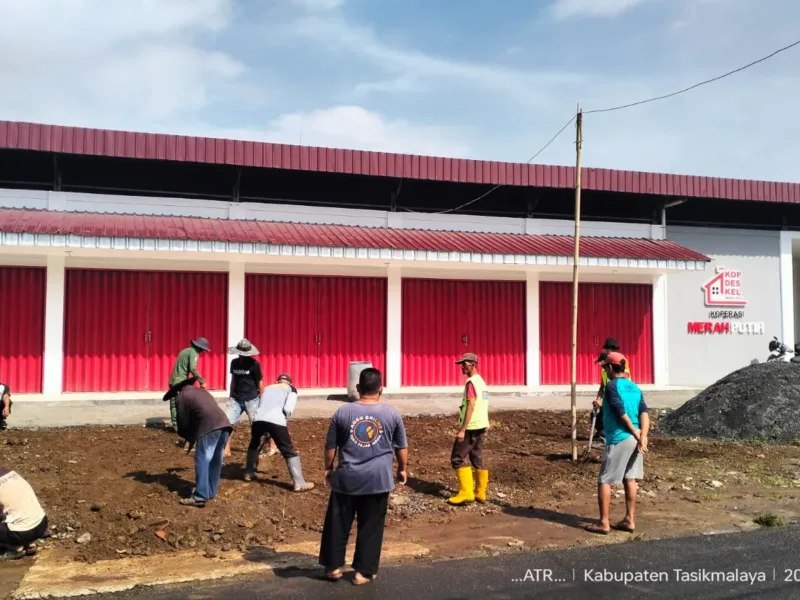 Penjelasan Kades Terkait Adanya Kegiatan Kerja Bakti di Lahan Parkir KDMP 