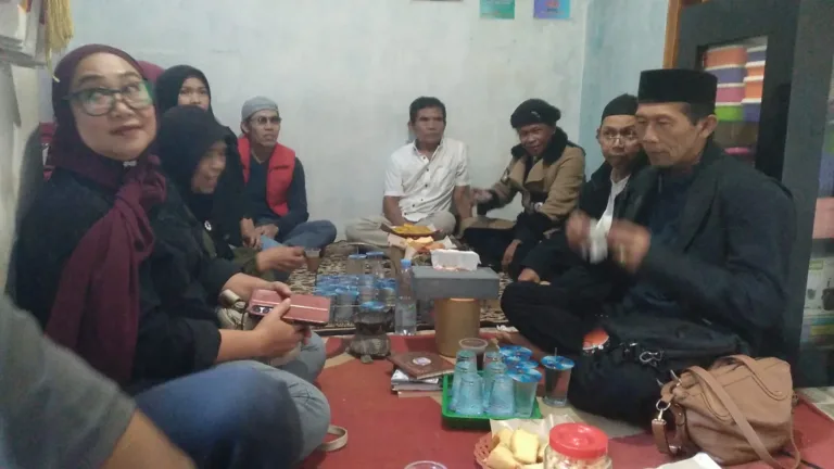 HARU & KHIDMAT! 52 Anggota SOS Hadiri Tahlilan 7 Hari Almarhum Acep Koswara di Garut