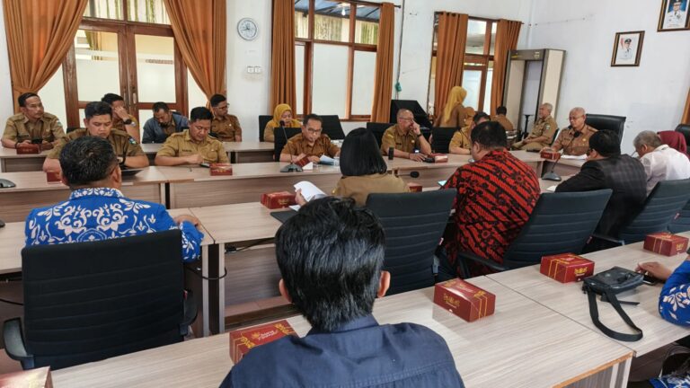 FAGAR Desak Kejelasan Status dan Kesejahteraan Guru, Pemkab Garut Siap Bawa Aspirasi ke Pusat