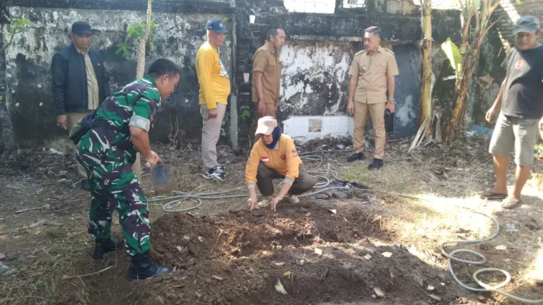 KORAMIL 1408-06/MAMAJANG Gelar Karya Bakti, Bersihkan Lahan Dan Hijaukan Wilayah Kelurahan Labuangbaji