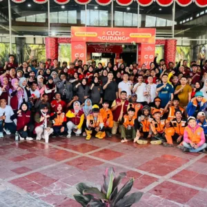 Satu Komando: Satlinmas Dan Seluruh Elemen Kecamatan Tamalate Gelar Giat Bersih-Bersih Skala Besar