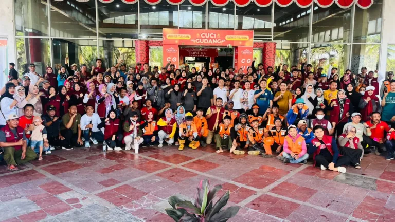 Satu Komando: Satlinmas Dan Seluruh Elemen Kecamatan Tamalate Gelar Giat Bersih-Bersih Skala Besar