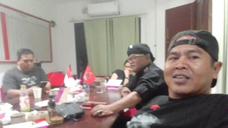 Deraz HR Koordinator Lapangan, Gerakan Kader Militan / Membela Ono Menuntut
