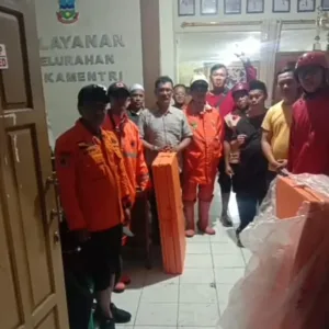 Baguna PDI Perjuangan Bantu Penanganan Banjir di Garut Kota