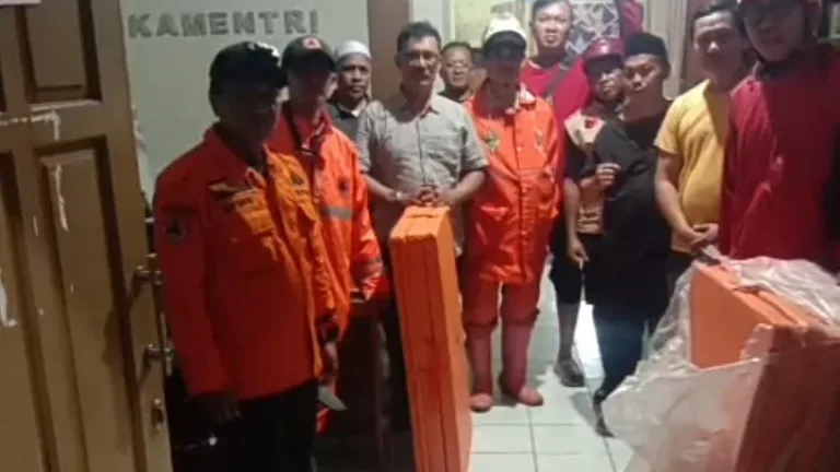 Baguna PDI Perjuangan Bantu Penanganan Banjir di Garut Kota