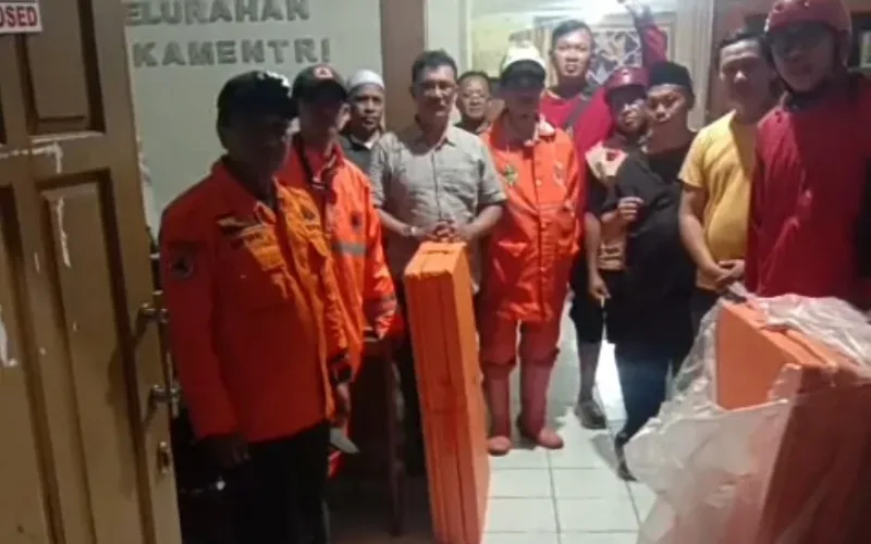 Baguna PDI Perjuangan Bantu Penanganan Banjir di Garut Kota