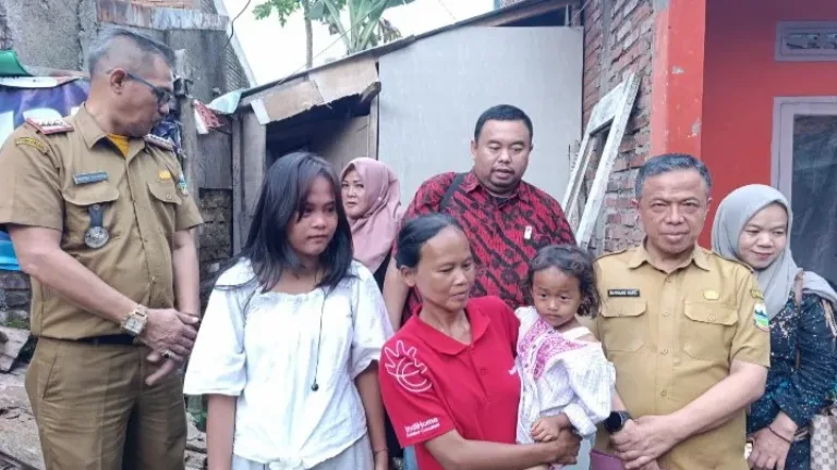 Penanganan Warga Tidak Mampu di Desa Cimanganten Yudha Puja Turnawan dan Bambang Hafid Terjun Langsung