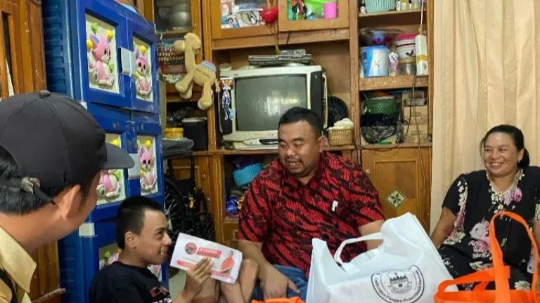 Kunjungan Yudha Puja Turnawan ke Keluarga Ibu Imas, Perjuangan Janda Dhuafa Merawat Anak Disabilitas