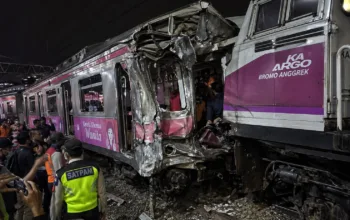 Kecelakaan KRL Bekasi Timur, Argo Bromo Tabrak Gerbong Wanita
