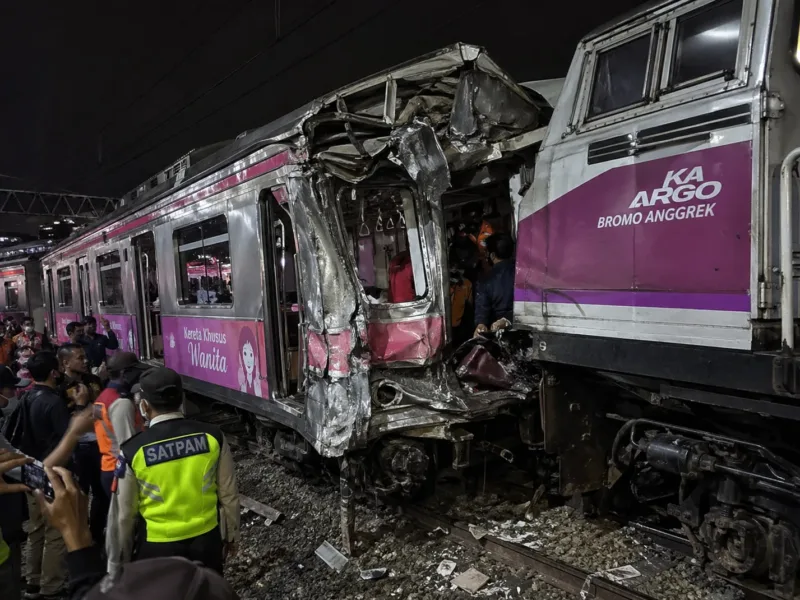 Kecelakaan KRL Bekasi Timur, Argo Bromo Tabrak Gerbong Wanita