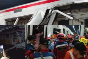 2 Tewas Kecelakaan KRL Bekasi Timur, Evakuasi Masih Terus Berlangsung