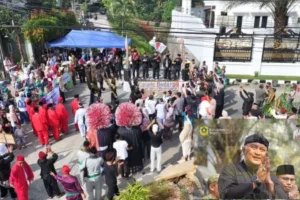 Rudy Susmanto Lepas Pawai Budaya Bojonggede: Jaga Tradisi