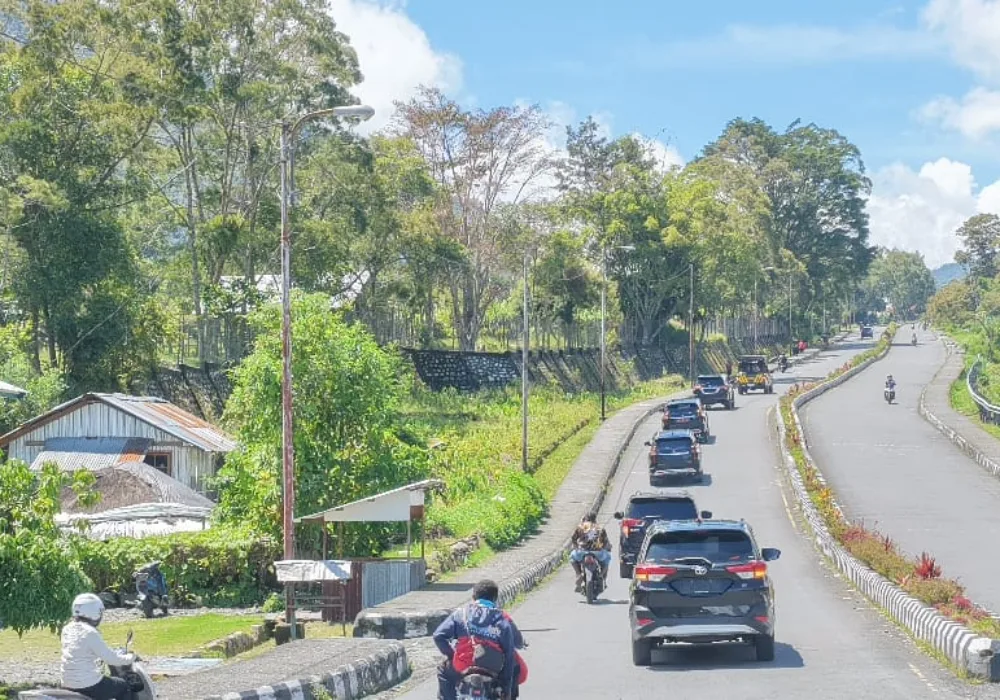 TNI-Polri Kawal Bantuan Pengungsi Puncak Jaya Aman