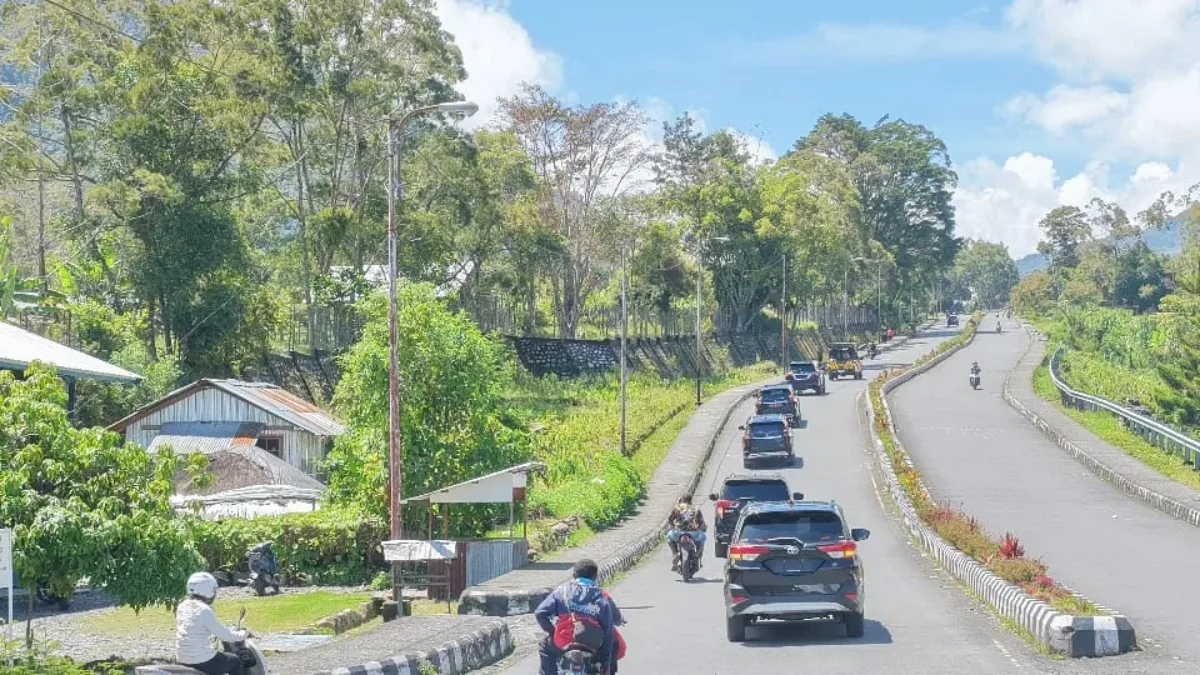 TNI-Polri Kawal Bantuan Pengungsi Puncak Jaya Aman