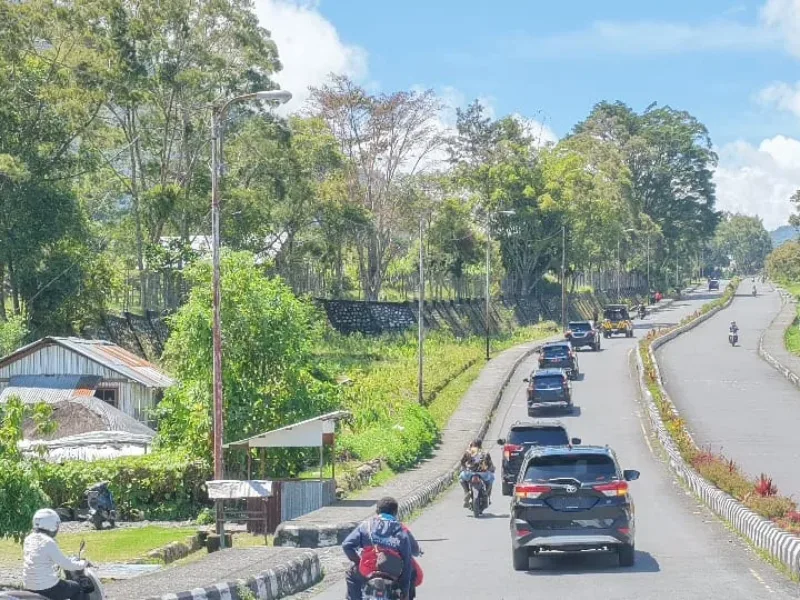 TNI-Polri Kawal Bantuan Pengungsi Puncak Jaya Aman