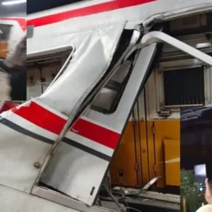 Kecelakaan KRL Bekasi Timur, Korban Terjepit Dievakuasi