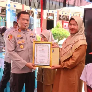 Peringati Hardiknas 2026, Kapolres Pasaman Barat Gelar Penanaman Pohon di Lingkungan SD Negeri 16 Pasaman