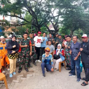 Koramil 1408-06/Mamajang Bersinergi Dengan Pemerintah Kecamatan Mamajang Gelar Karya Bakti Bersih-Bersih Lingkungan