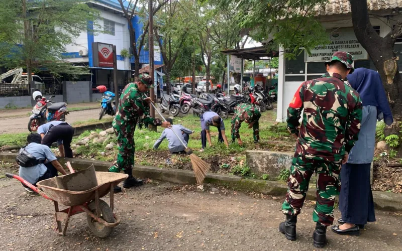 KORAMIL 1408-09/TAMALATE Gelar Karya Bakti Pembersihan Selokan Antisipasi Banjir Di Musim Hujan