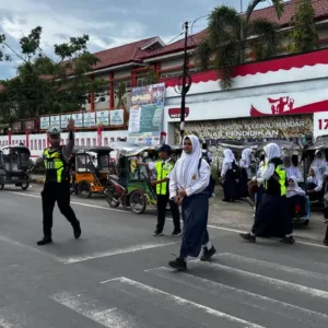 Pastikan Keamanan Pelajar dan Pengguna Jalan Lainnya, Sat Lantas Polres Polman Gelar Pengaturan Lalu Lintas Rutin