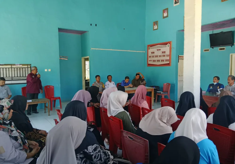 Kawal Program Pemerintah Desa, Bhabinkamtibmas Amola Hadiri Musdes Rembuk Stunting dan RKP