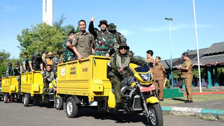 Aksi Heroik! Pangdam XIV/Hsn Pimpin Aksi Bersih-Bersih Massal di Jantung Kota Makassar