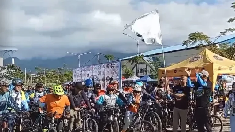 Kadispora Garut Asep Mulyana Melepas Olahraga Punbike Garut Hebat